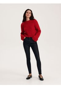 Reserved - Woskowane spodnie z wysokim stanem - czarny. Stan: podwyższony. Kolor: czarny. Materiał: tkanina, wiskoza #1