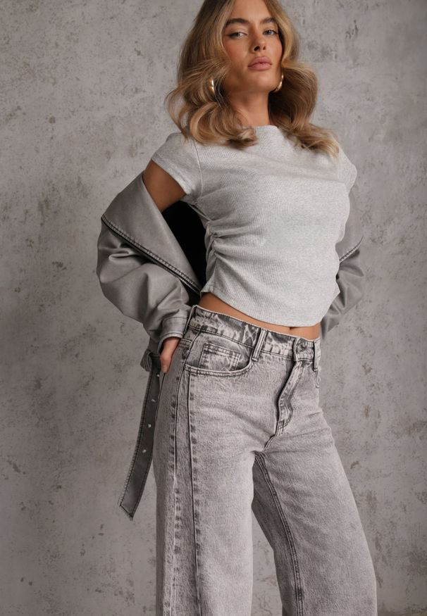 Renee - Szary Dopasowany T-shirt z Marszczeniem z Bawełnianej Tkaniny w Prążki Assarena. Okazja: na co dzień. Kolor: szary. Materiał: bawełna, tkanina. Wzór: prążki. Styl: casual, elegancki