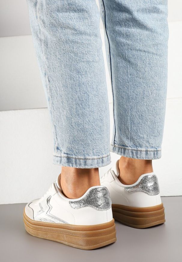 Born2be - Srebrno-Białe Sneakersy na Kauczukowej Podeszwie z Geometrycznym Wzorem Tolionne. Okazja: na co dzień. Kolor: srebrny. Materiał: kauczuk. Wzór: geometria