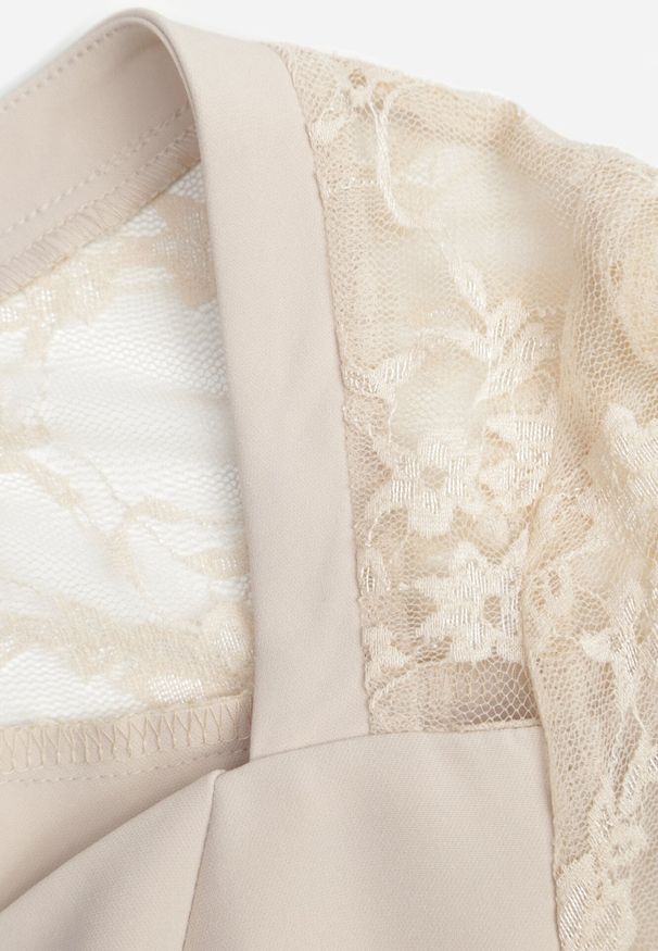 Born2be - Beżowa Taliowana Sukienka VICES z Koronkowymi Rękawami Oceamara. Kolor: beżowy. Materiał: koronka. Wzór: aplikacja, koronka. Styl: elegancki