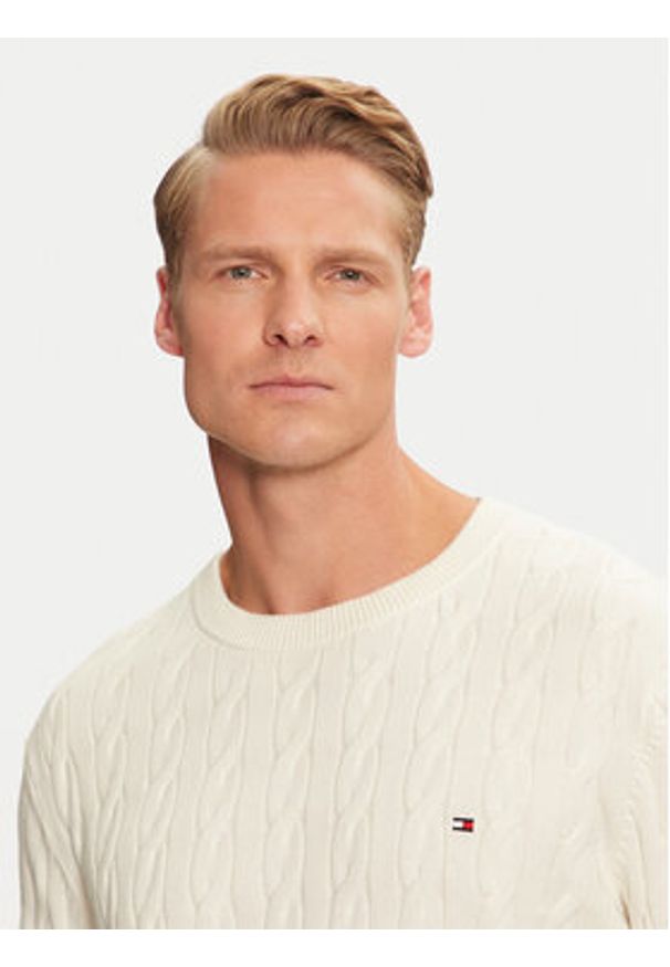 TOMMY HILFIGER - Tommy Hilfiger Sweter MW0MW33132 Biały Regular Fit. Kolor: biały. Materiał: bawełna