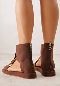 Born2be - Brązowe Sandały w Stylu Botków z Ozdobną Klamrą Theaneasi. Okazja: na co dzień. Zapięcie: klamry. Kolor: brązowy. Materiał: jeans. Styl: casual, elegancki, klasyczny #4