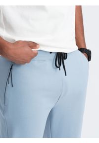 Ombre Clothing - Spodnie męskie dresowe joggery na gumce z przeszyciami – jasnoniebieskie V2. Kolor: niebieski. Materiał: dresówka. Wzór: aplikacja #5