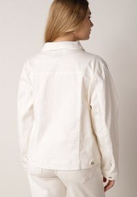 Born2be - Biała Bawełniana Kurtka Jeansowa Perimea. Kolor: biały. Materiał: bawełna, jeans #5