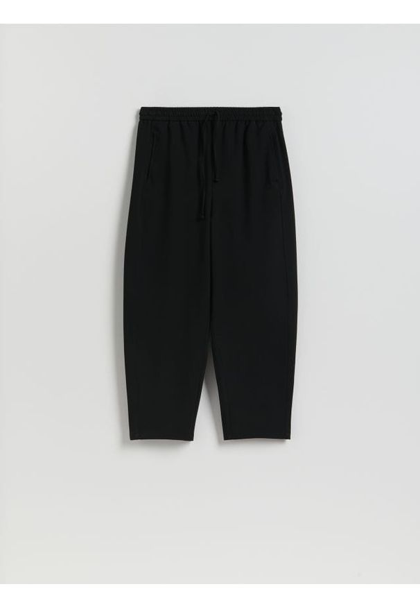 Reserved - Spodnie barrel leg - czarny. Kolor: czarny. Materiał: tkanina, wiskoza
