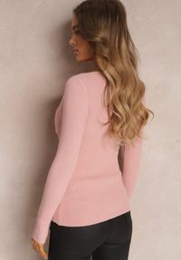 Renee - Jasnoróżowy Prążkowany Sweter z Supełkiem Tarise. Kolor: różowy. Materiał: prążkowany #4
