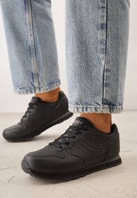 Born2be - Czarne Buty Sportowe Laodosa. Okazja: na co dzień. Wysokość cholewki: przed kostkę. Kolor: czarny. Materiał: materiał. Szerokość cholewki: normalna. Wzór: napisy, haft, aplikacja #8