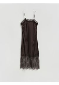 Reserved - Satynowa sukienka z koronką - ciemnobrązowy. Kolor: brązowy. Materiał: satyna, koronka. Wzór: koronka. Typ sukienki: proste #1