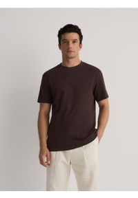 Reserved - T-shirt regular z aplikacją - ciemnobrązowy. Kolor: brązowy. Materiał: bawełna, dzianina. Wzór: aplikacja