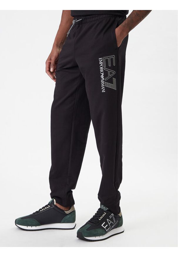 EA7 Emporio Armani Spodnie dresowe 7M001316 AF13512 UC001 Czarny Regular Fit. Kolor: czarny. Materiał: bawełna