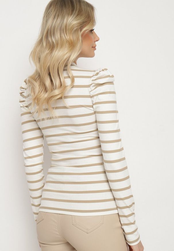 Born2be - Biało-Beżowa Prążkowana Bluzka z Bawełny w Paski z Bufiastymi Rękawami Senarion. Okazja: na spotkanie biznesowe, na co dzień. Kolor: biały. Materiał: bawełna, prążkowany. Długość rękawa: długi rękaw. Długość: długie. Wzór: paski. Styl: elegancki, biznesowy, casual