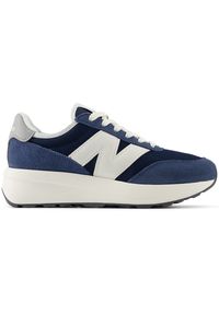 Buty dziecięce New Balance GS370AG – granatowe. Kolor: niebieski. Materiał: zamsz, skóra. Szerokość cholewki: normalna. Sezon: lato