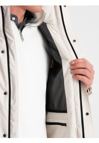 Ombre Clothing - Zimowa kurtka męska z odpinanym kapturem i kieszeniami cargo - kremowa V2 - Rozmiar: S. Kolor: kremowy. Materiał: poliester. Sezon: zima #10