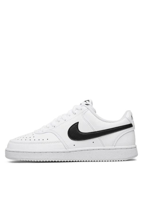 Nike - NIKE COURT VISION LO BE Sneakersy damskie. Okazja: na co dzień, do pracy, na spacer, na uczelnię. Kolor: biały. Materiał: guma, syntetyk, skóra. Szerokość cholewki: normalna. Sezon: lato. Model: Nike Court. Sport: turystyka piesza