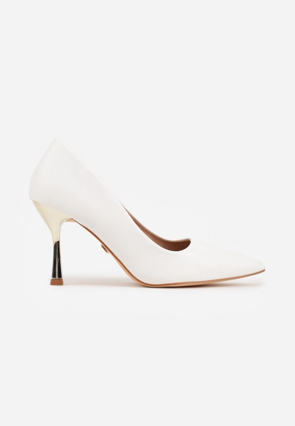 Born2be - Białe Szpilki VICES z Wkładką ze Skóry Naturalnej i Metalicznym Akcentem Oshiera. Okazja: na co dzień. Kolor: biały. Materiał: skóra. Wzór: aplikacja. Obcas: na szpilce. Styl: elegancki, klasyczny, casual