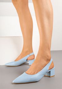 Renee - Niebieskie Sandały Vices na Słupkowym Obcasie z Ozdobną PerforacjąTelarelle. Okazja: na co dzień. Nosek buta: szpiczasty. Kolor: niebieski. Materiał: jeans. Obcas: na obcasie. Styl: casual. Wysokość obcasa: średni #2