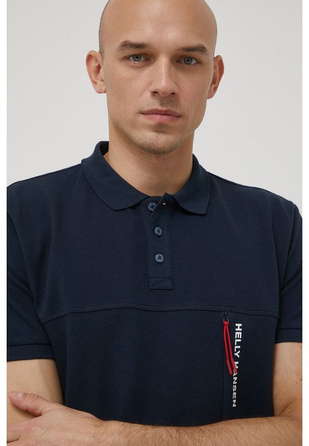 Helly Hansen polo bawełniane kolor granatowy z nadrukiem. Typ kołnierza: polo. Kolor: niebieski. Materiał: bawełna. Długość: krótkie. Wzór: nadruk