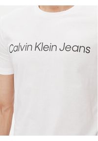 Calvin Klein Jeans T-Shirt J30J322552 Biały Slim Fit. Kolor: biały. Materiał: bawełna #4