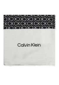 Calvin Klein Szal Aop Minimal Logo LV04F8053G Czarny. Kolor: czarny. Materiał: materiał #3