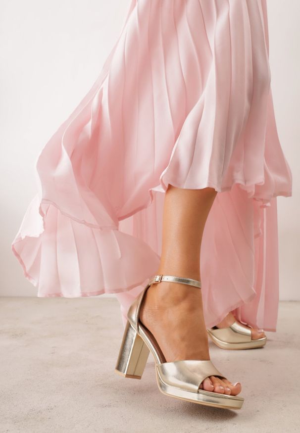 Born2be - Złote Sandały VICES na Platformie i Słupku ze Skórzaną Wkładką Phelusa. Okazja: do pracy, na wesele, na spotkanie biznesowe, na ślub cywilny. Zapięcie: pasek. Kolor: złoty. Materiał: skóra. Obcas: na platformie. Styl: biznesowy. Wysokość obcasa: średni