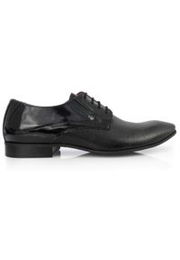 Czarne buty męskie z perforacją Faber T62. Kolor: czarny. Materiał: skóra. Styl: klasyczny, elegancki, wizytowy