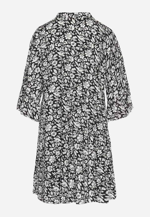 Born2be - Czarna Bawełniana Sukienka w Kwiaty o Rozkloszowanym Kroju Jenaleira. Okazja: na co dzień. Typ kołnierza: dekolt w serek. Kolor: czarny. Materiał: bawełna. Długość rękawa: krótki rękaw. Wzór: kwiaty. Styl: casual, klasyczny