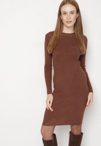 Born2be - Brązowa Dopasowana Sukienka z Prążkowanej Dzianiny z Bawełną Tesmera. Okazja: na co dzień, do pracy, na spotkanie biznesowe. Kolor: brązowy. Materiał: prążkowany, bawełna, dzianina. Styl: biznesowy, casual #6