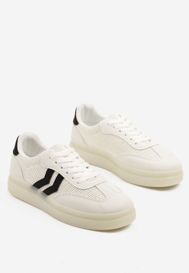 Renee - Białe Sneakersy Tenisówki Ozdobione Paskami Falovinia. Okazja: na co dzień. Zapięcie: pasek. Kolor: biały. Materiał: jeans. Wzór: aplikacja