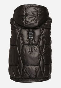 Born2be - Czarna Kamizelka z Odpinanym Kapturem i Ozdobnym Pikowaniem Arreanne. Okazja: na co dzień. Kolor: czarny. Materiał: jeans. Sezon: wiosna, jesień. Styl: casual, elegancki, sportowy #7