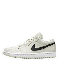 Buty do chodzenia damskie Nike Air Jordan 1 Retro. Kolor: beżowy, czarny. Materiał: skóra. Szerokość cholewki: normalna. Model: Nike Air Jordan. Sport: turystyka piesza #1