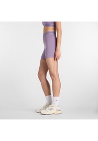 Spodenki damskie New Balance WB61E4GEAA5 – fioletowe. Stan: podwyższony. Kolor: fioletowy. Materiał: poliester, lycra, materiał. Wzór: gładki. Sport: fitness #2