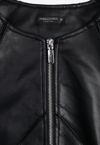 Renee - Czarna Taliowana Kurtka Biker z Dekoltem Crew Neck Ozdobiona Przeszyciami Nelithaen. Kolor: czarny. Materiał: poliester, jeans. Wzór: aplikacja #3