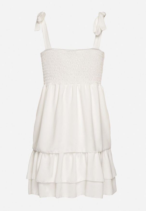 Born2be - Biała Rustykalna Sukienka o Taliowanym Kroju z Wiązaniem i Falbanami Finkio. Okazja: na co dzień. Kolor: biały. Długość rękawa: na ramiączkach. Wzór: aplikacja. Styl: casual, elegancki