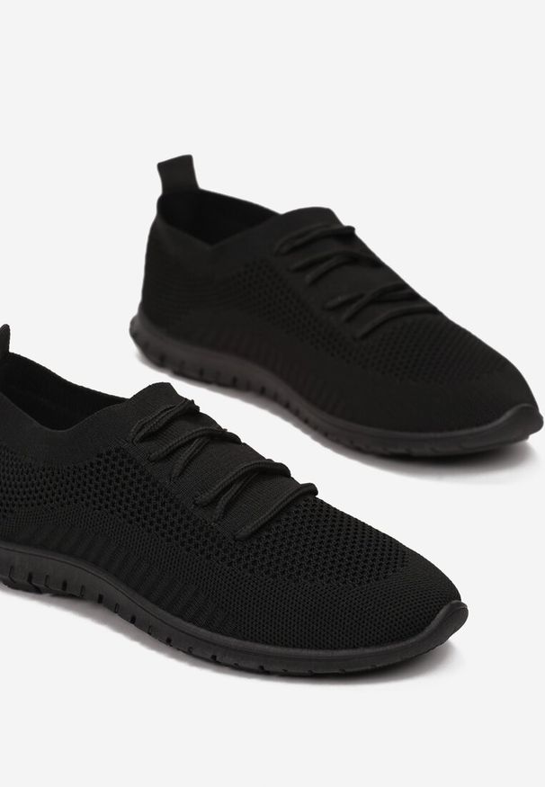 Renee - Czarne Buty Sportowe Phalithoe. Zapięcie: bez zapięcia. Kolor: czarny. Materiał: materiał. Szerokość cholewki: normalna. Wzór: aplikacja