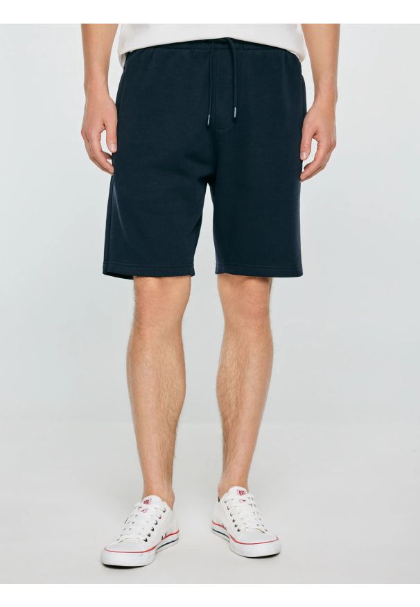 Big-Star - Szorty męskie dresowe granatowe Luiss 403. Kolor: niebieski. Materiał: dresówka. Wzór: haft, ze splotem. Styl: sportowy