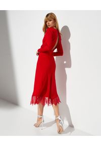 SELF PORTRAIT - Czerwona sukienka z koronką. Okazja: na ślub cywilny, na wesele, na imprezę. Kolor: czerwony. Materiał: koronka. Wzór: koronka. Typ sukienki: dopasowane. Styl: elegancki. Długość: maxi #5