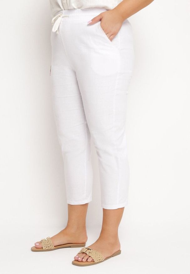 Born2be - Białe Spodnie z Bawełny z Wysokim Stanem i Gumką w Pasie Vienda. Stan: podwyższony. Kolor: biały. Materiał: bawełna. Styl: klasyczny, elegancki