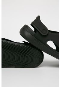 Nike Kids - Sandały dziecięce Sunray Adjust 5. Zapięcie: rzepy. Kolor: czarny. Materiał: syntetyk, materiał, guma. Obcas: na obcasie. Wysokość obcasa: średni, niski #2