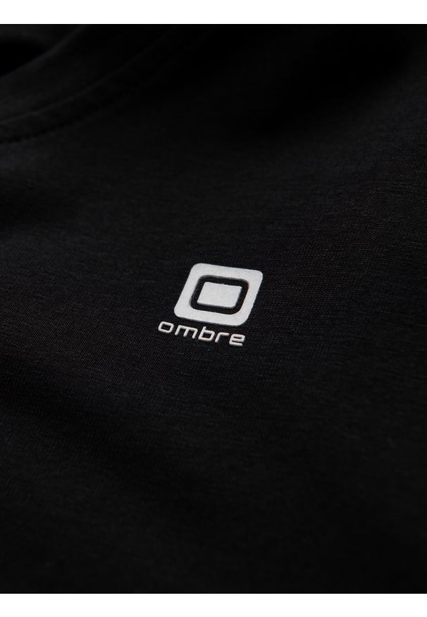 Ombre Clothing - Longsleeve męski z elastanem sygnowany z dekoltem w serek - czarny V3 OM-LSCL-0110 - XXL. Okazja: na co dzień. Typ kołnierza: dekolt w serek. Kolor: czarny. Materiał: elastan. Długość rękawa: długi rękaw. Wzór: gładki, jednolity. Styl: klasyczny, casual