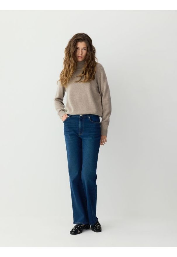 Reserved - Wełniany sweter z dodatkiem kaszmiru - beżowy. Kolor: beżowy. Materiał: wełna, kaszmir