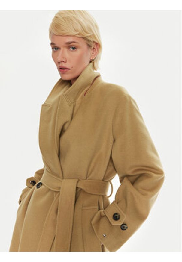 TOMMY HILFIGER - Tommy Hilfiger Płaszcz wełniany WW0WW43602 Beżowy Regular Fit. Kolor: beżowy. Materiał: wełna, syntetyk