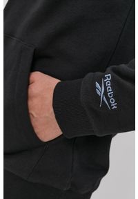 Reebok Classic Bluza bawełniana kolor czarny z kapturem z nadrukiem. Okazja: na co dzień. Typ kołnierza: kaptur. Kolor: czarny. Materiał: bawełna. Wzór: nadruk. Styl: casual
