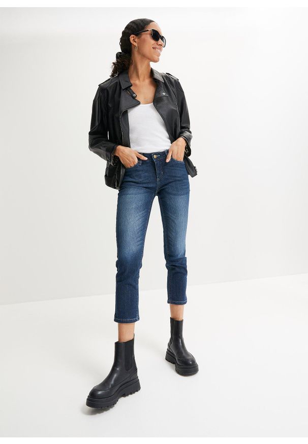 bonprix - Jeansy 7/8 z rozcięciem i stretchem. Kolor: niebieski. Styl: sportowy