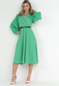 Born2be - Zielona Sukienka Rozkloszowana z Paskiem Aidyn. Kolor: zielony. Typ sukienki: kopertowe. Styl: elegancki. Długość: midi #4