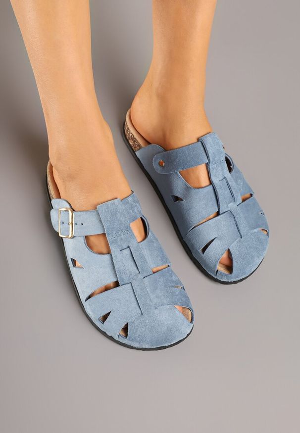 Renee - Niebieskie Klapki w Stylu Chodaków Zdobione Wycięciami Wisae. Okazja: na co dzień. Kolor: niebieski. Materiał: jeans. Wzór: aplikacja. Sezon: lato. Obcas: na obcasie. Styl: elegancki, casual. Wysokość obcasa: niski