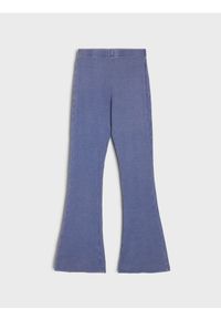 Sinsay - Prążkowane spodnie flare - niebieski. Kolor: niebieski. Materiał: prążkowany