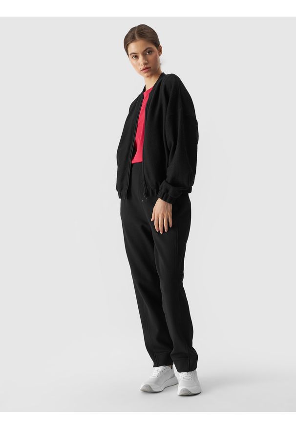 4f - Spodnie dresowe damskie - czarne. Kolor: czarny. Materiał: dresówka