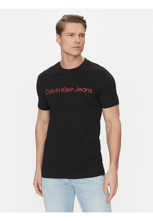 Calvin Klein Jeans T-Shirt J30J322552 Czarny Slim Fit. Kolor: czarny. Materiał: bawełna