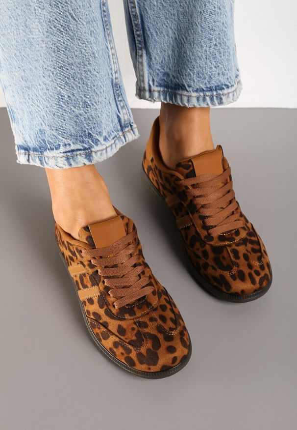 Renee - Brązowe Casualowe Sneakersy z Ekozamszu w Panterkę na Płaskiej Podeszwie Pemeriana. Okazja: na co dzień. Nosek buta: okrągły. Zapięcie: sznurówki. Kolor: brązowy. Materiał: jeans. Wzór: motyw zwierzęcy. Obcas: na płaskiej podeszwie