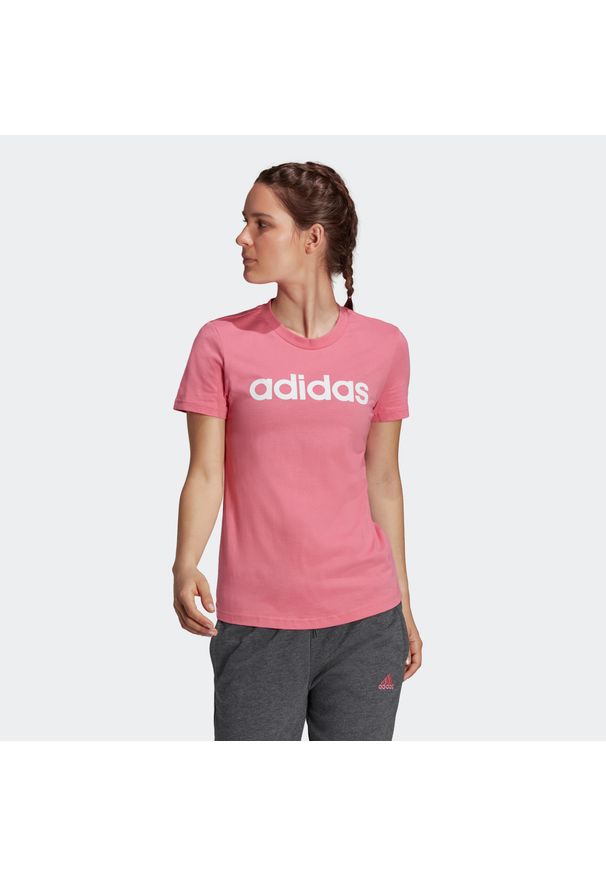 Koszulka z krótkim rękawem damska Adidas Gym & Pilates. Materiał: włókno, bawełna. Długość rękawa: krótki rękaw. Długość: krótkie. Sport: joga i pilates
